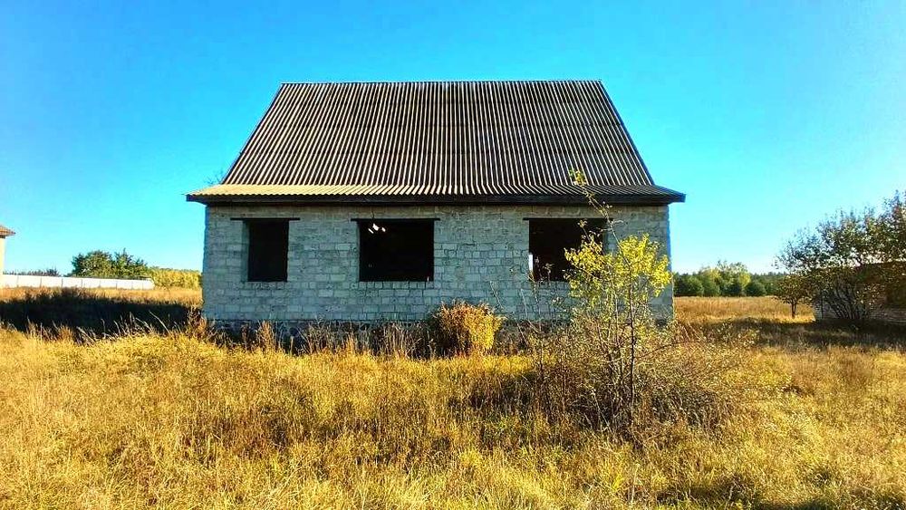 Продам коробку та 16сот.землі в с.Зурівка.Тихе місце.Від Києва 47км.