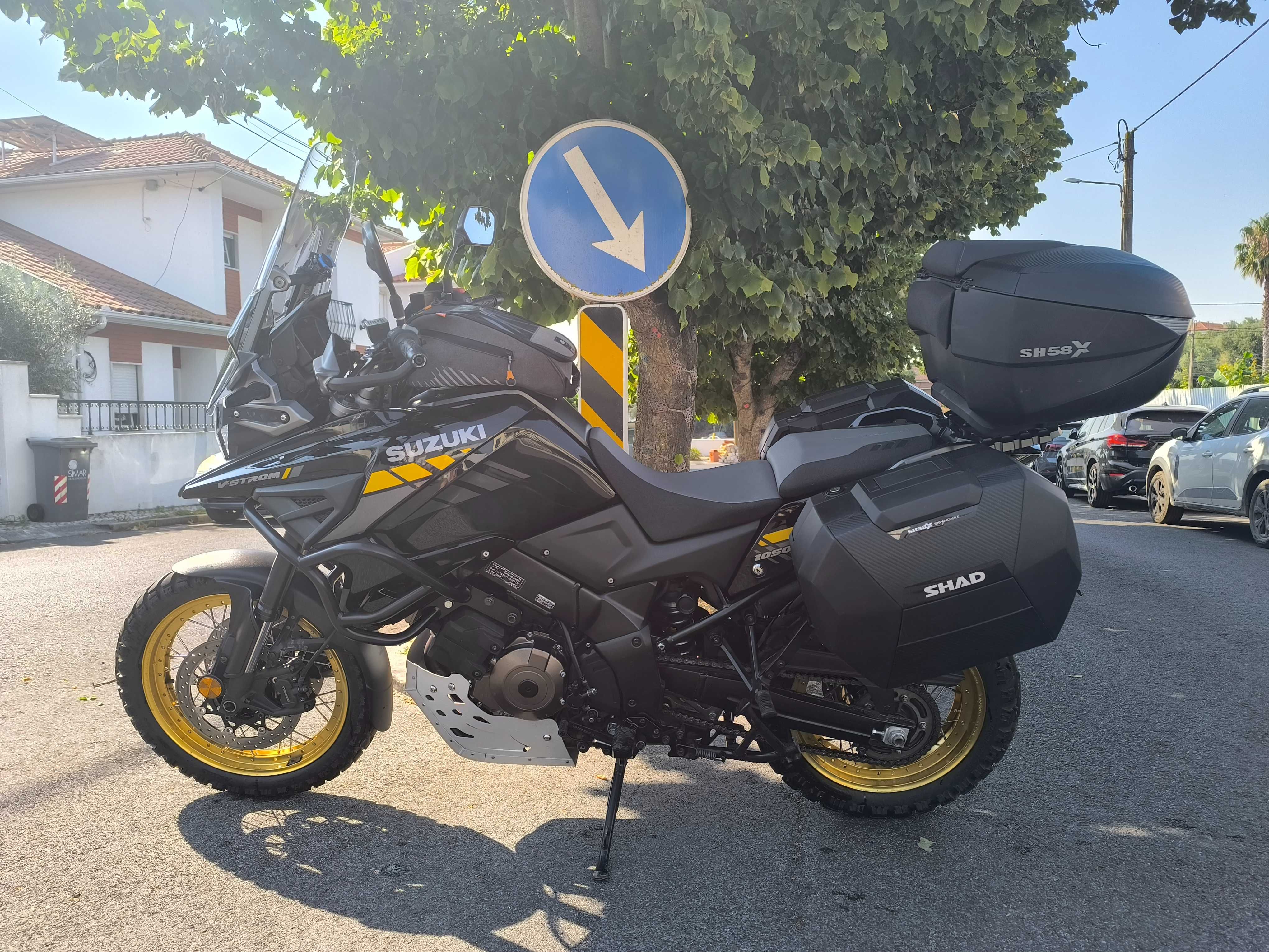 Moto suzuki v-strom 1050cc