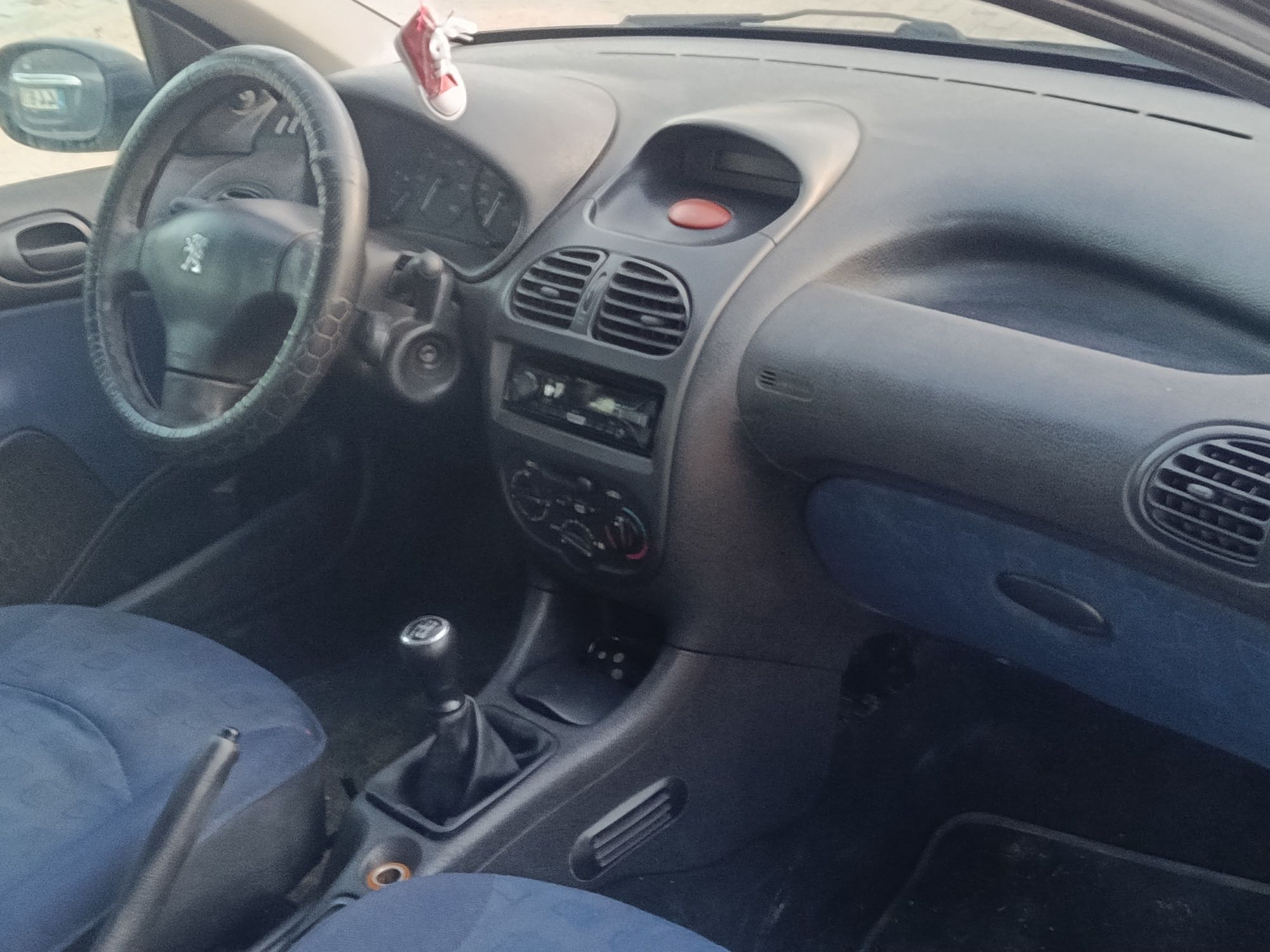 Vendo ou troco Peugeot 206 1.4 HDi 2 lugares com AC 2003-03 bom estado