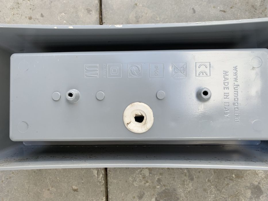 Projetor de parede retangular cinza IP66 Fumagalli