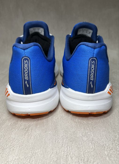 Кросівки Brooks Launch GTS 8