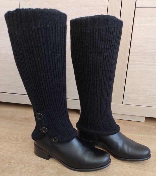 Nowe ocieplacze z guzikami na nogi, kolor Czarny.