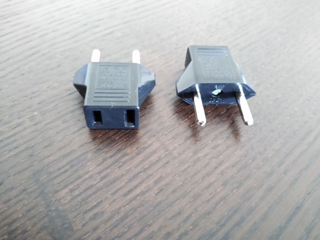 Adaptadores de tomada eléctrica (2 unidades)