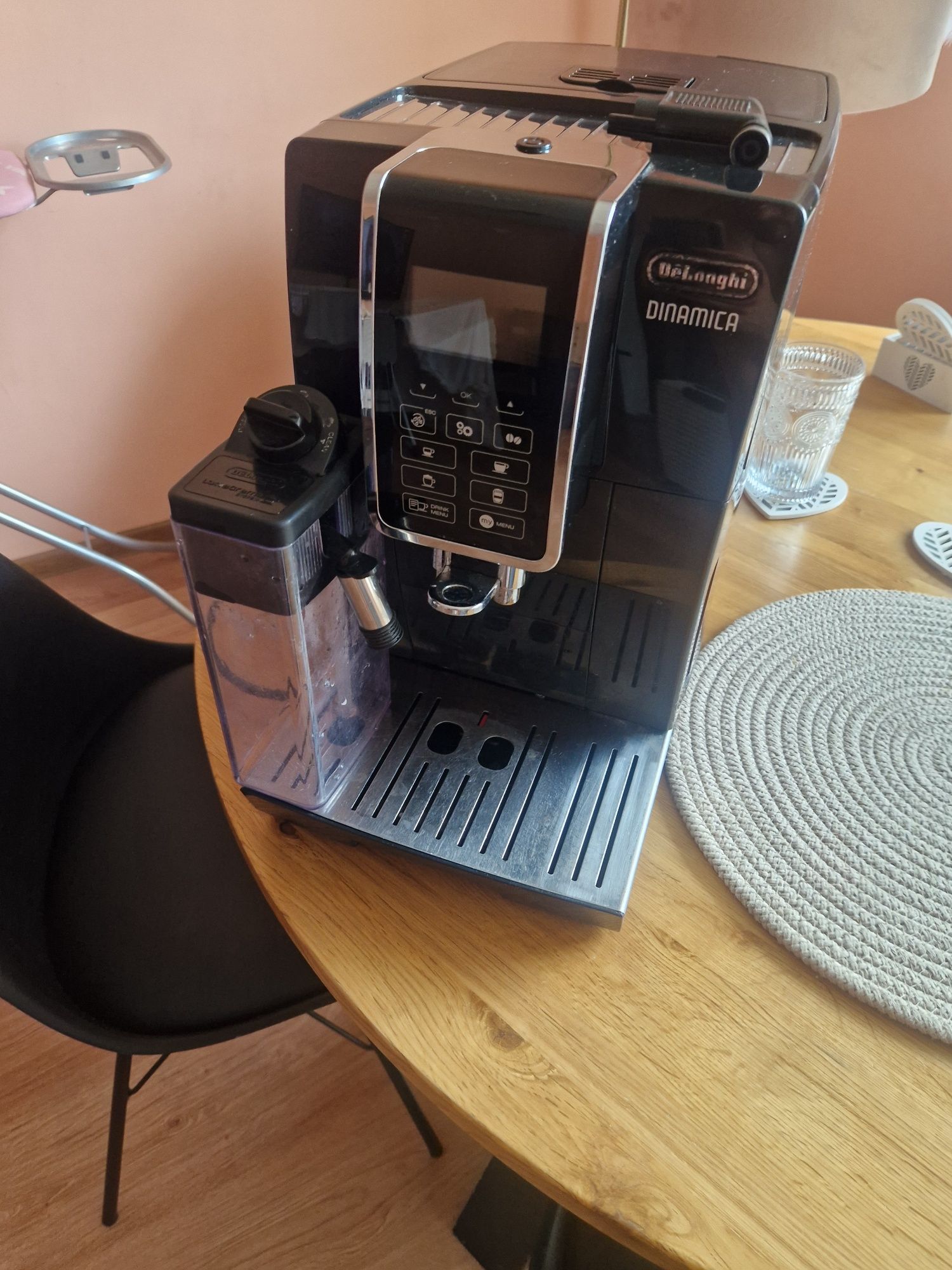 Ekspres do kawy Delonghi dinamica