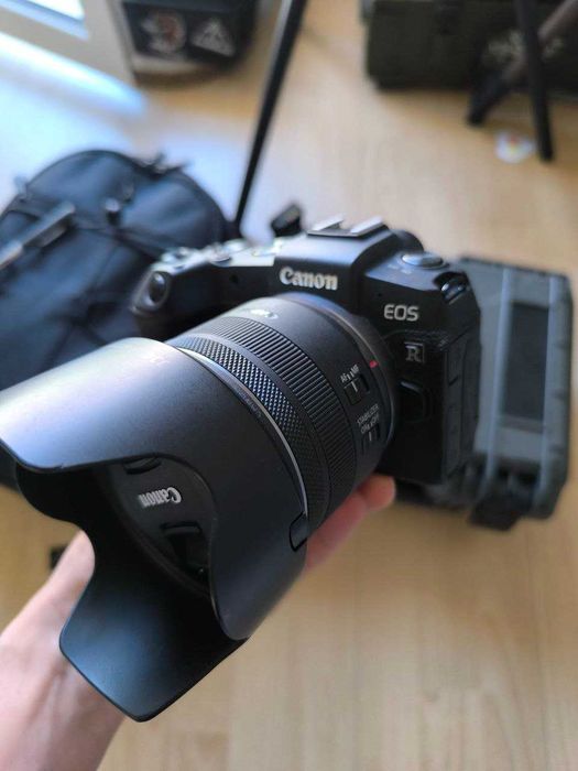 Maquina fotográfica - Canon RP - Mirrorless + Lente RF35mm