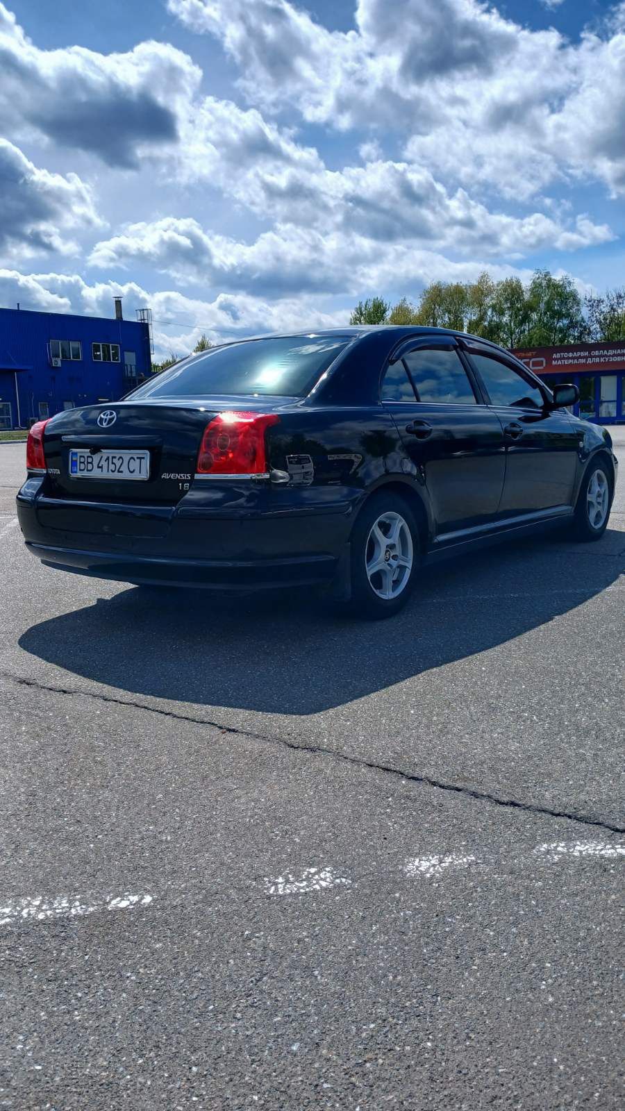 Toyota Avensis 1.8 чорний металік.