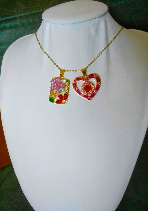 Colar Aço Dourado Rectangulo c/ Flores Cristais NOVO