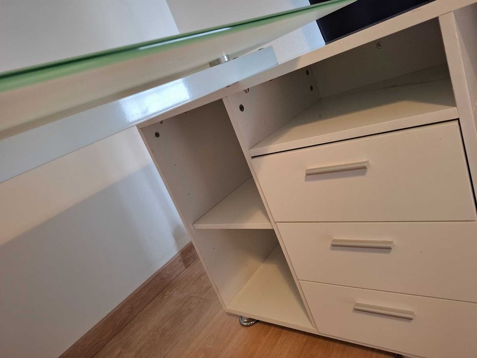 Secretária com tampo de vidro