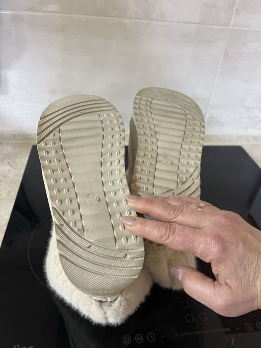 Продаю півчеревички «угі».Стан ідеальний, одягала лише один раз але за