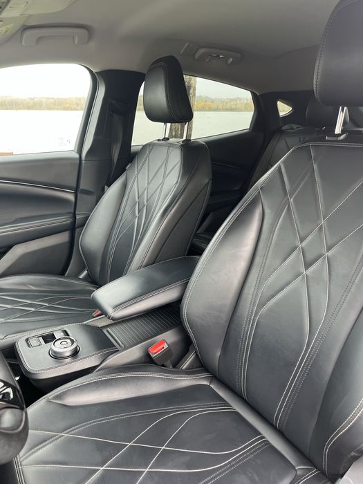 Ford Mustang Match-e Alargada