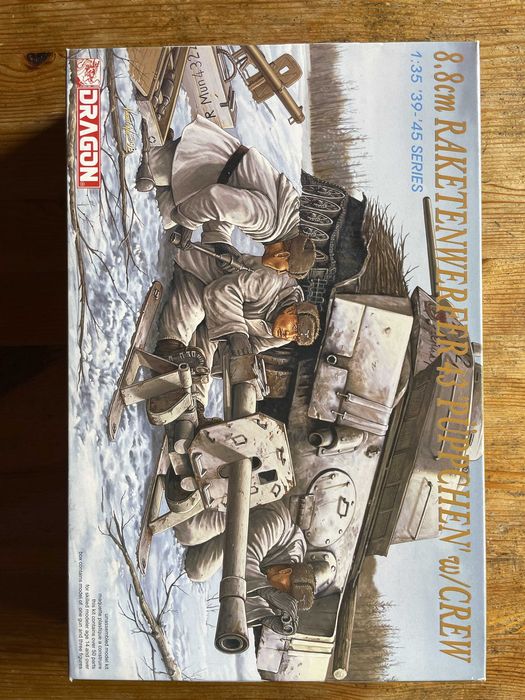 Dragon 6097 8.8cm RAKETENWERFER 43 (PUPPCHEN) w/CREW 1:35 model