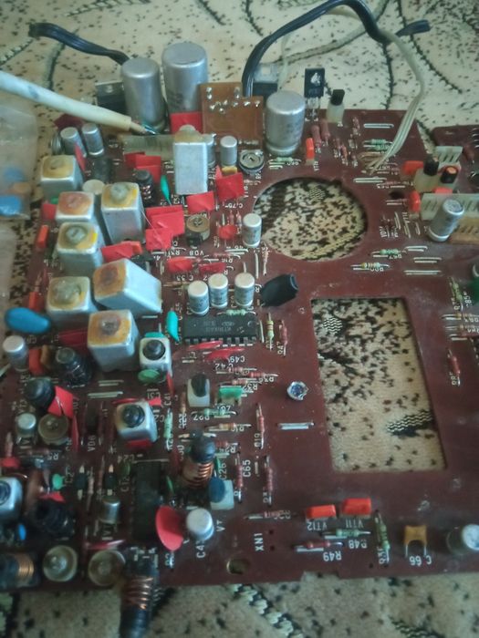 Продам пару плат з деталями.