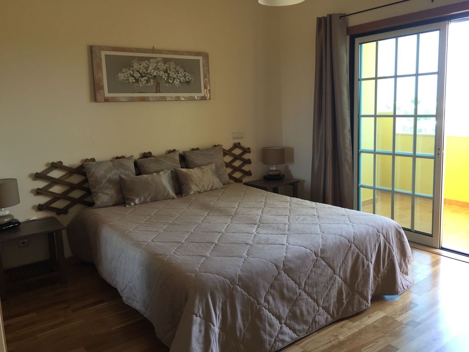 Quarto (suite RIA) vista mar e piscina em Fuzeta-Moncarapacho