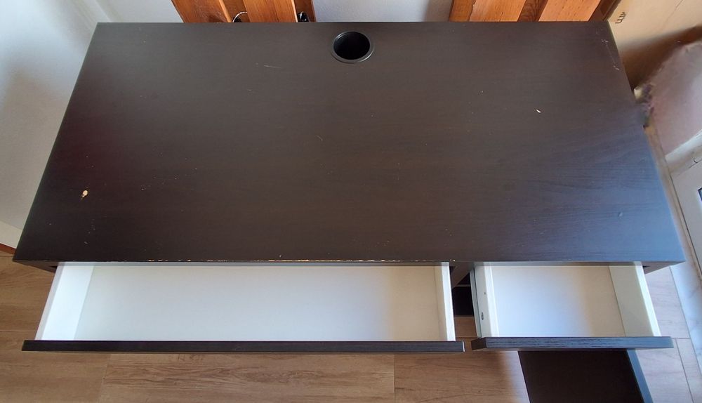 Mesa secretária preta