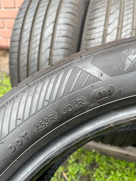 Шини. . 215/55/17