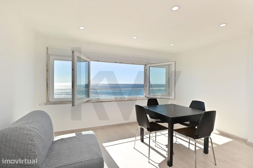T0 com vista frontal de mar na Costa da Caparica