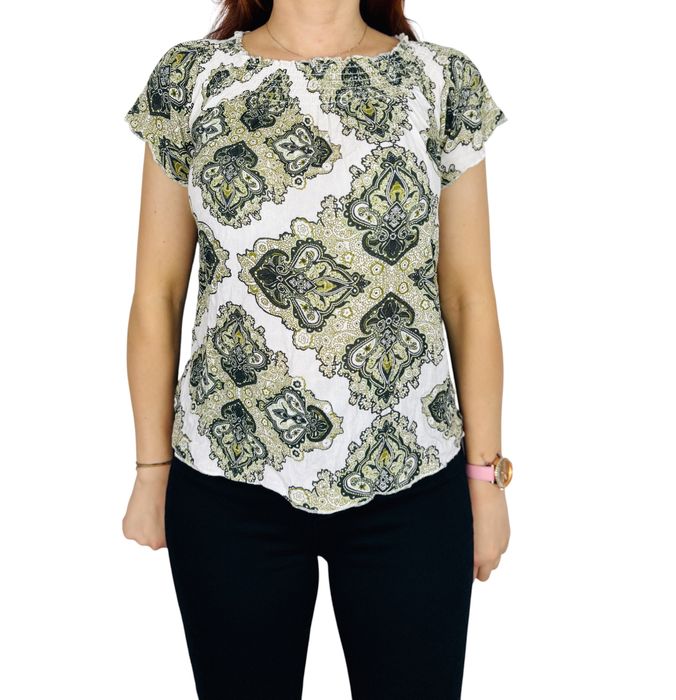 Biała bluzka z krótkim rękawem i orientalnym wzorem