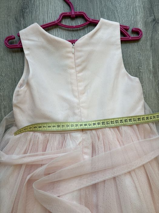 Нарядное платье с блёстками в идеальном состоянии 116 см