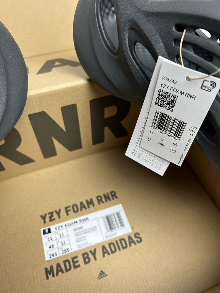 Adidas Yeezy Foam RNR Carbon