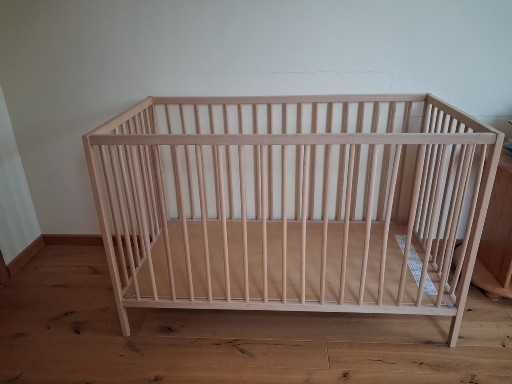 ŁÓŻECZO  DREWNIANE niewiele używane