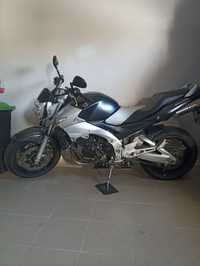 Suzuki GSR 600 rok 2006