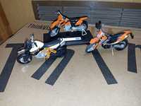 Trzy modele motocykli marki KTM 1:18