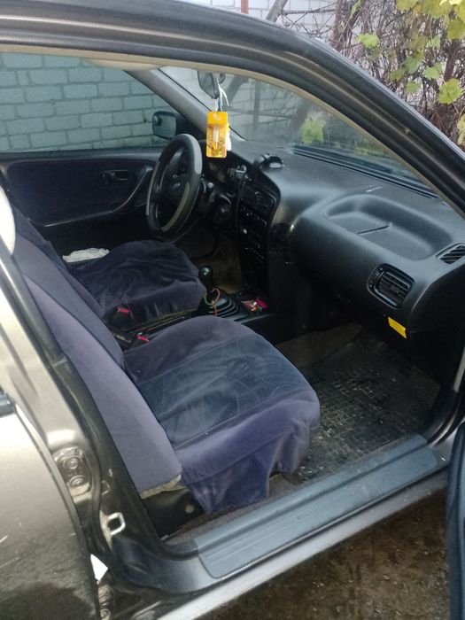 Нісан Примєра  сів поїхав