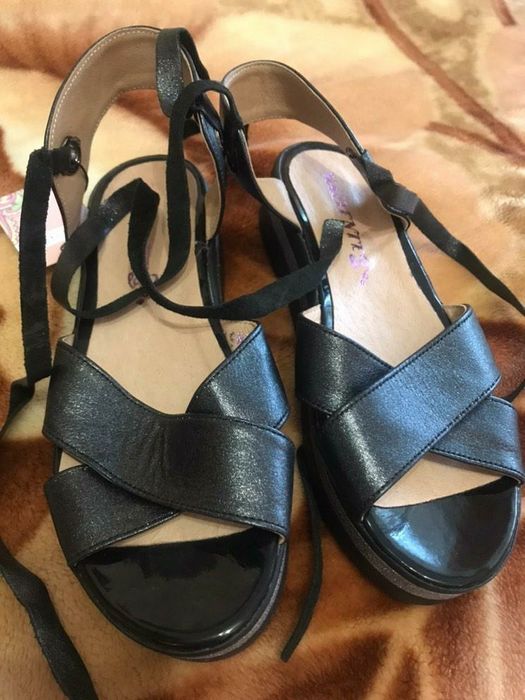 Кожаные босоножки