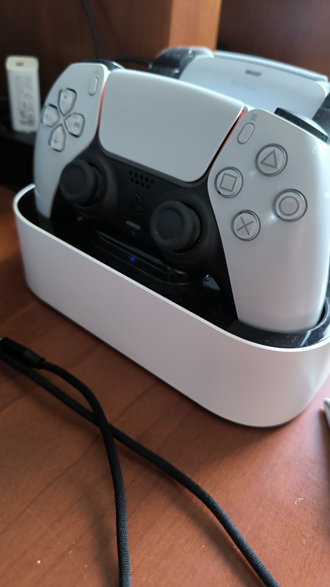 PS5 Digital + 2 comandos