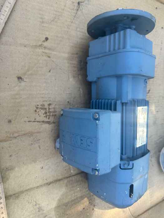 Motoreduktor z hamulcem, silnik sew 0,55 kw 81 obrotów fv