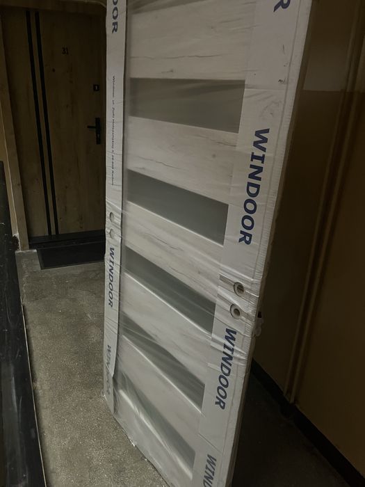 Oddam drzwi prawe 80 uszkodzone