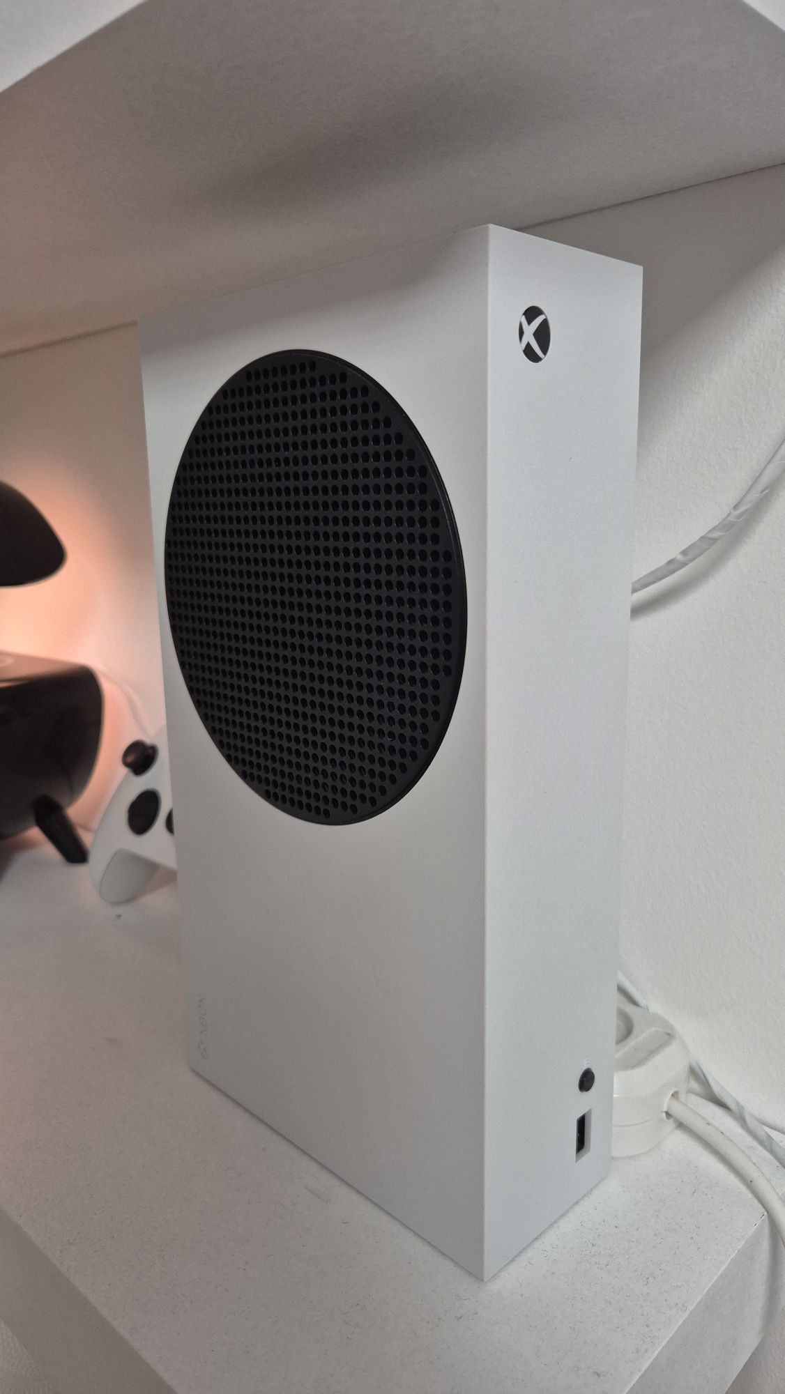 Продам X-box series S (стан нового)