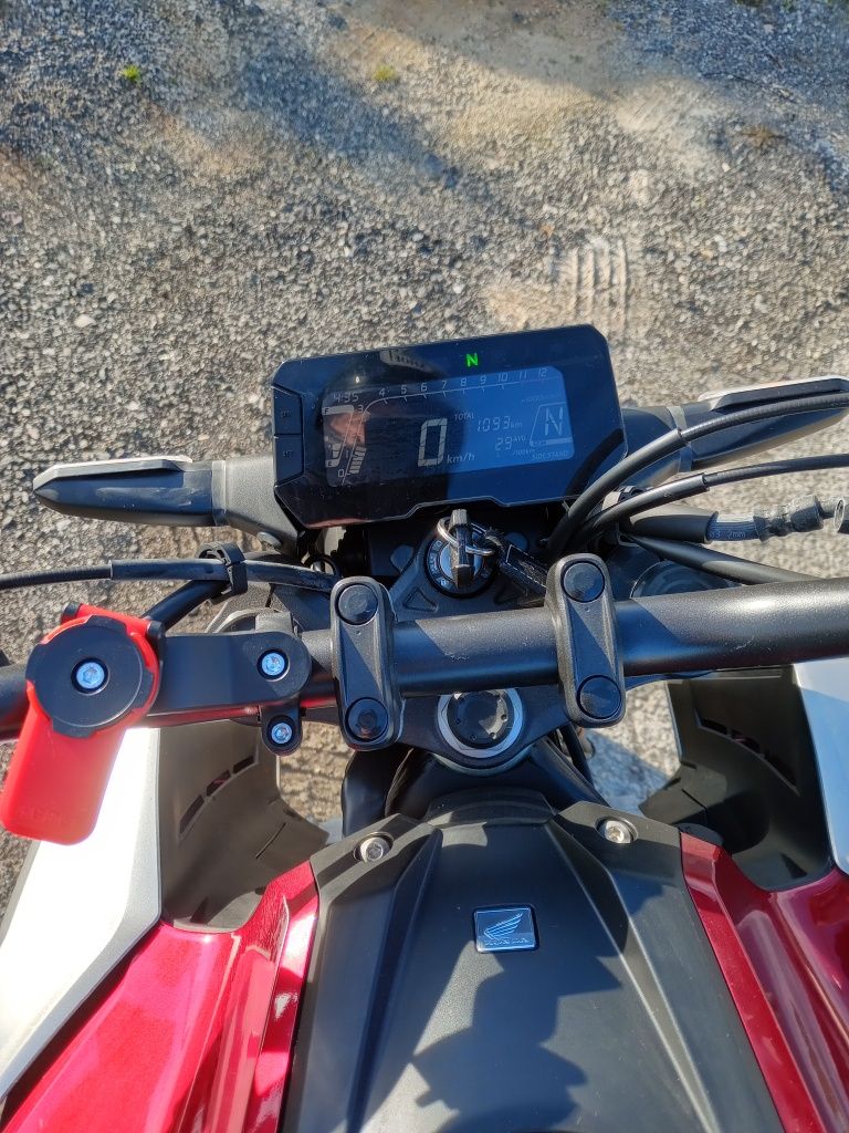Vendo mota Honda cb125r 1100km