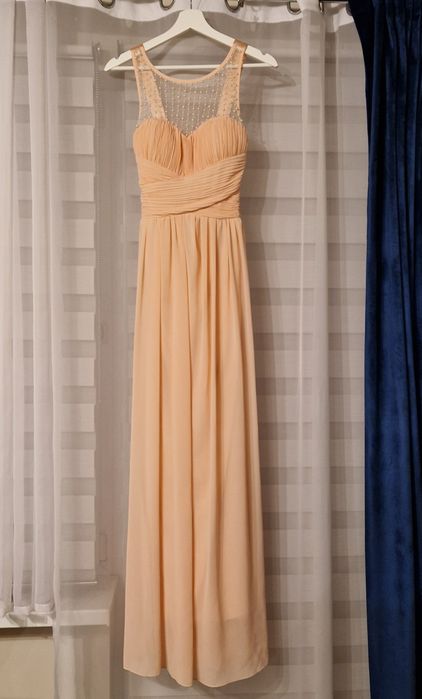 Morelowa suknia z perełkami