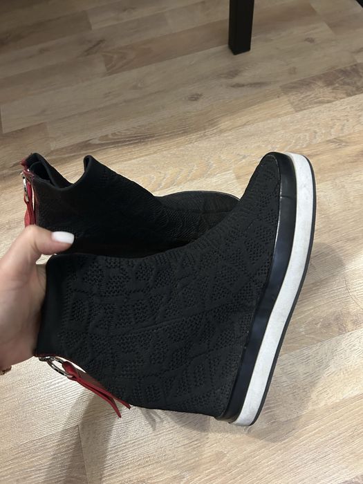 Продам снікерси dkny жіночі