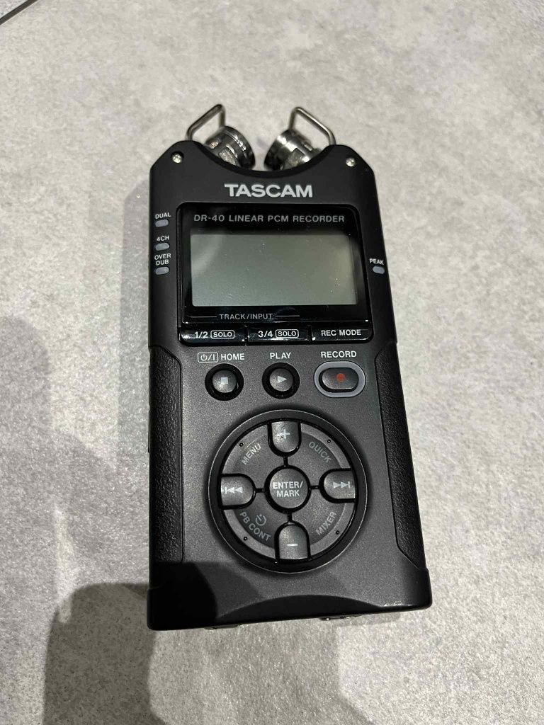Recorder Tascam DR-40 rejestrator audio, mikrofon, dyktafon