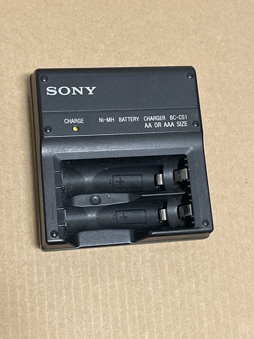 Carregador Sony pilhas recarregaveis AA/AAA