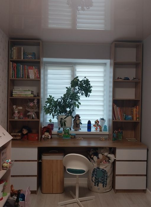 Комплект меблів у дитячу кімнату