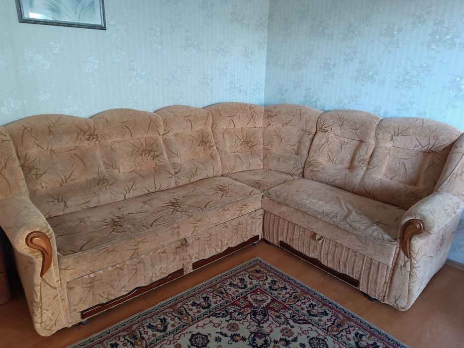 Диван кутовий б/в