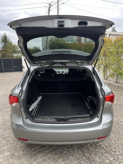 Toyota Avensis 2.0 D4D SW 2013 | Carrinha Familiar Fiável e Económica
