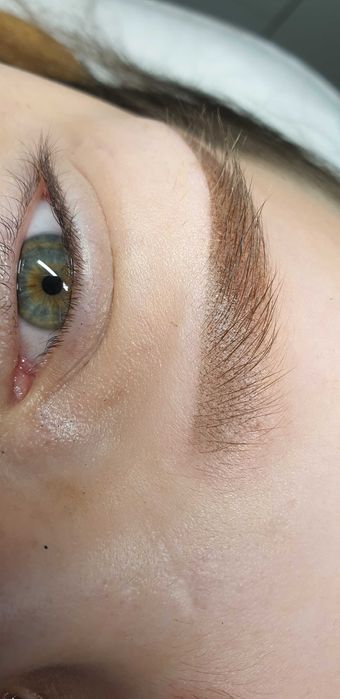 Modelka do metamorfozy makijaż permanentny