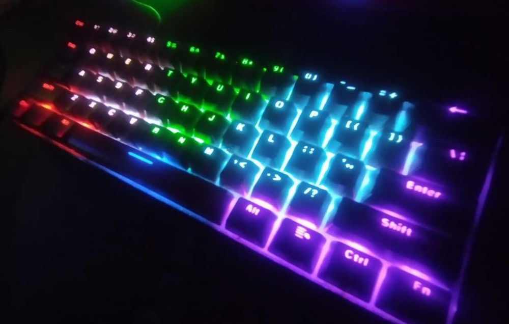 Клавіатура На синіх свічах Єсть 20 різних підсвіток