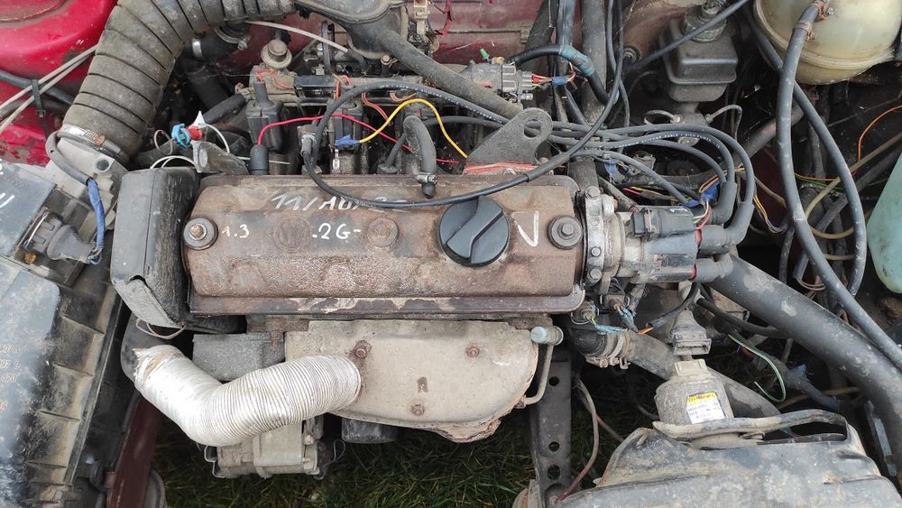 Продам двигун гольф 2.  1.3 бензин. КПП 4.стубка. Е багато запчастин.