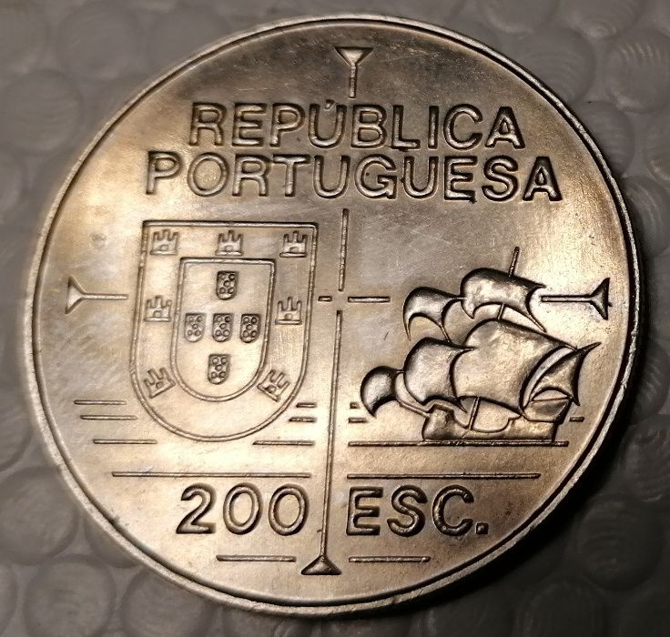 Moedas de 200 escudos comemorativas, as duas por 5€