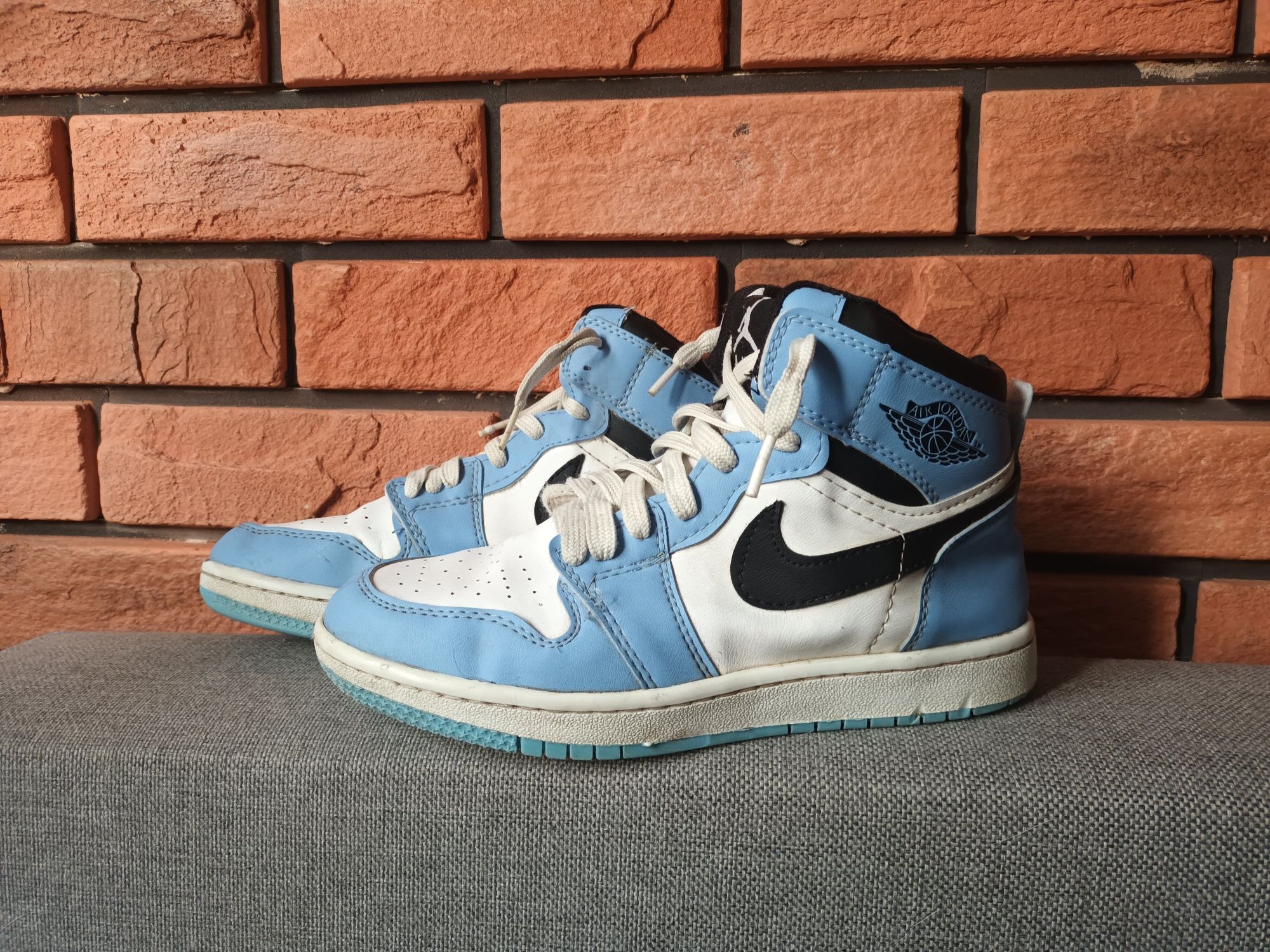Buty z wyższą cholewką