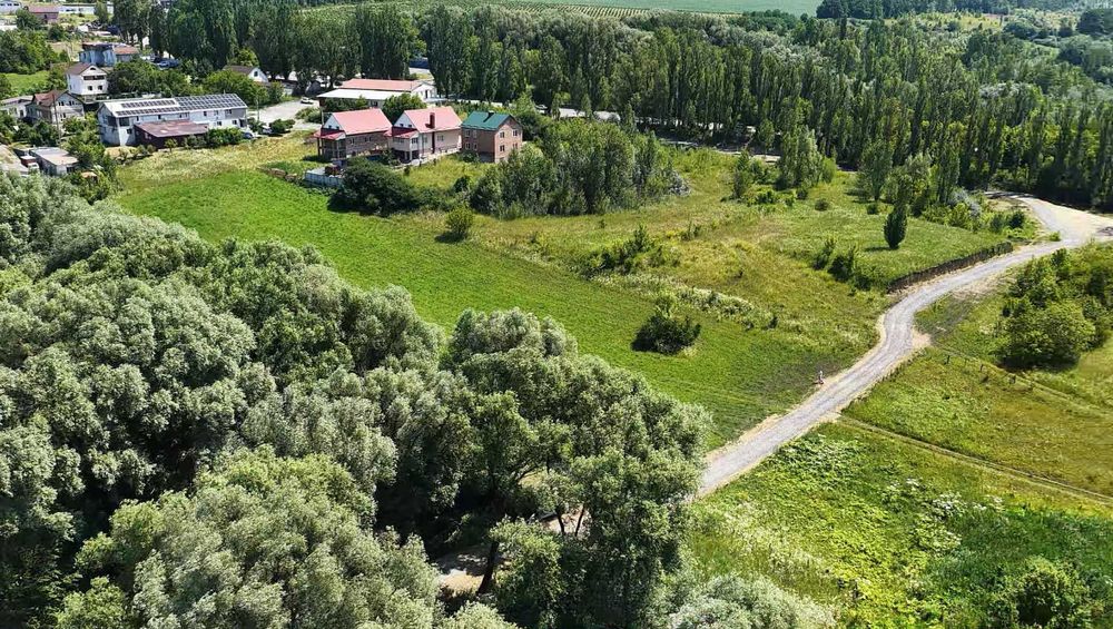 Продам зем. ділянку під будівництво котеджів