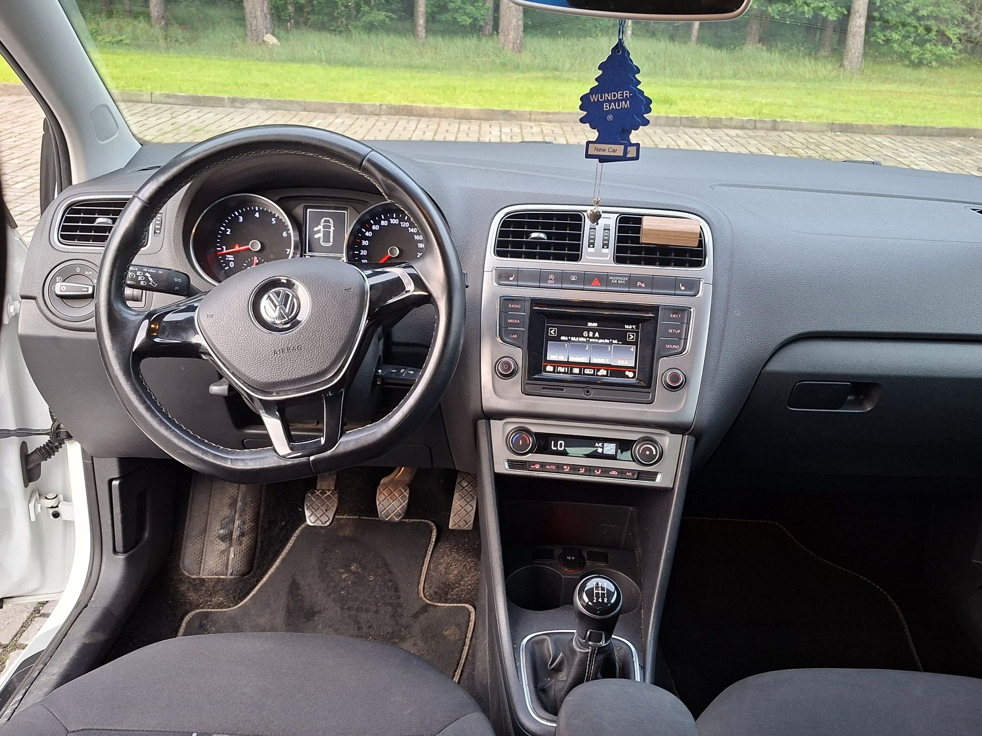 Volkswagen Polo wersja Lounge rok 2015 1.0 MPI sprowad./zarejestrowany