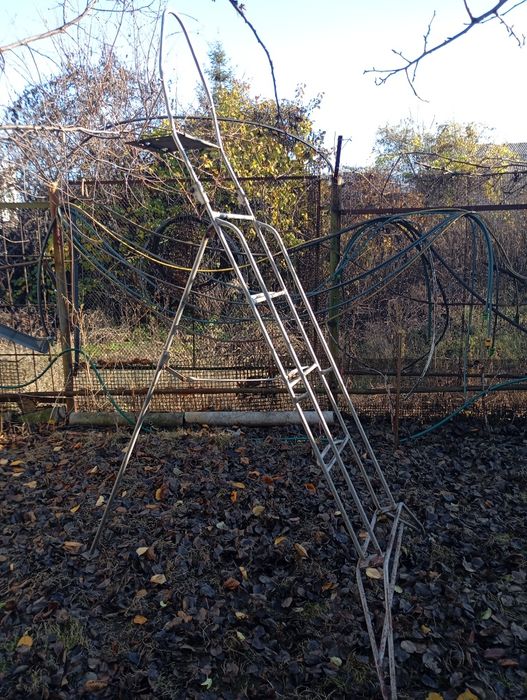 Стремянка садовая аллюминивая.