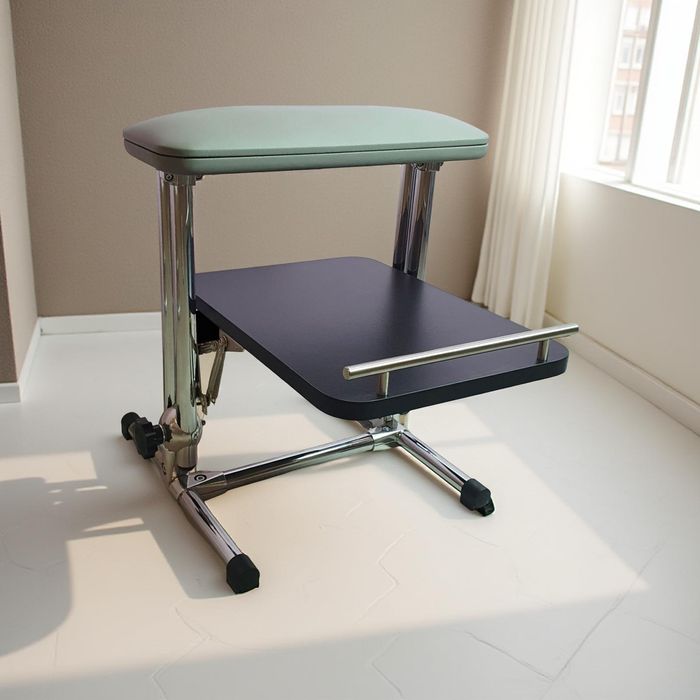 Підставка для педикюру з поличкою, тринога