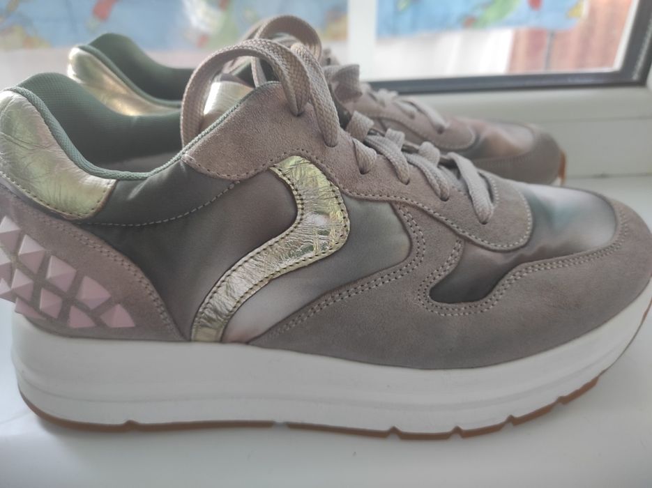 Кроссовки Voile Blanche.